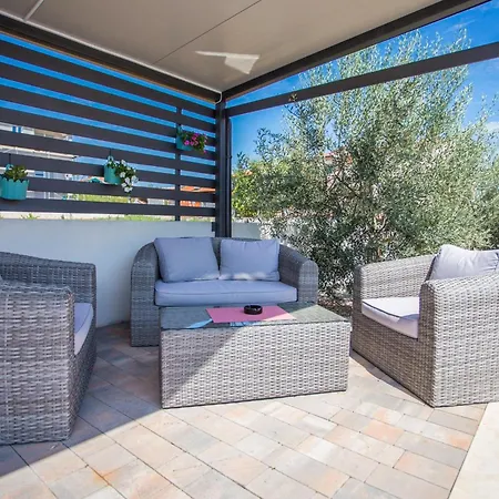 Mihaela By Briskva Вілла