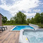 Mihaela By Briskva فيلة بوريتش