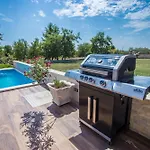 Mihaela By Briskva فيلة