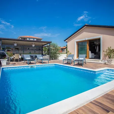 Mihaela By Briskva Porec