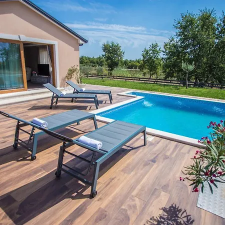 Mihaela By Briskva *