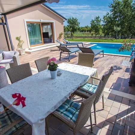 Mihaela By Briskva Poreč