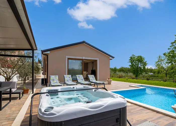 Вилла Mihaela By Briskva